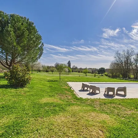 A La Campagne, Belle Maison Pour 8 Avec Piscine Holiday home