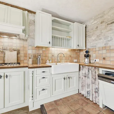 A La Campagne, Belle Maison Pour 8 Avec Piscine Holiday home